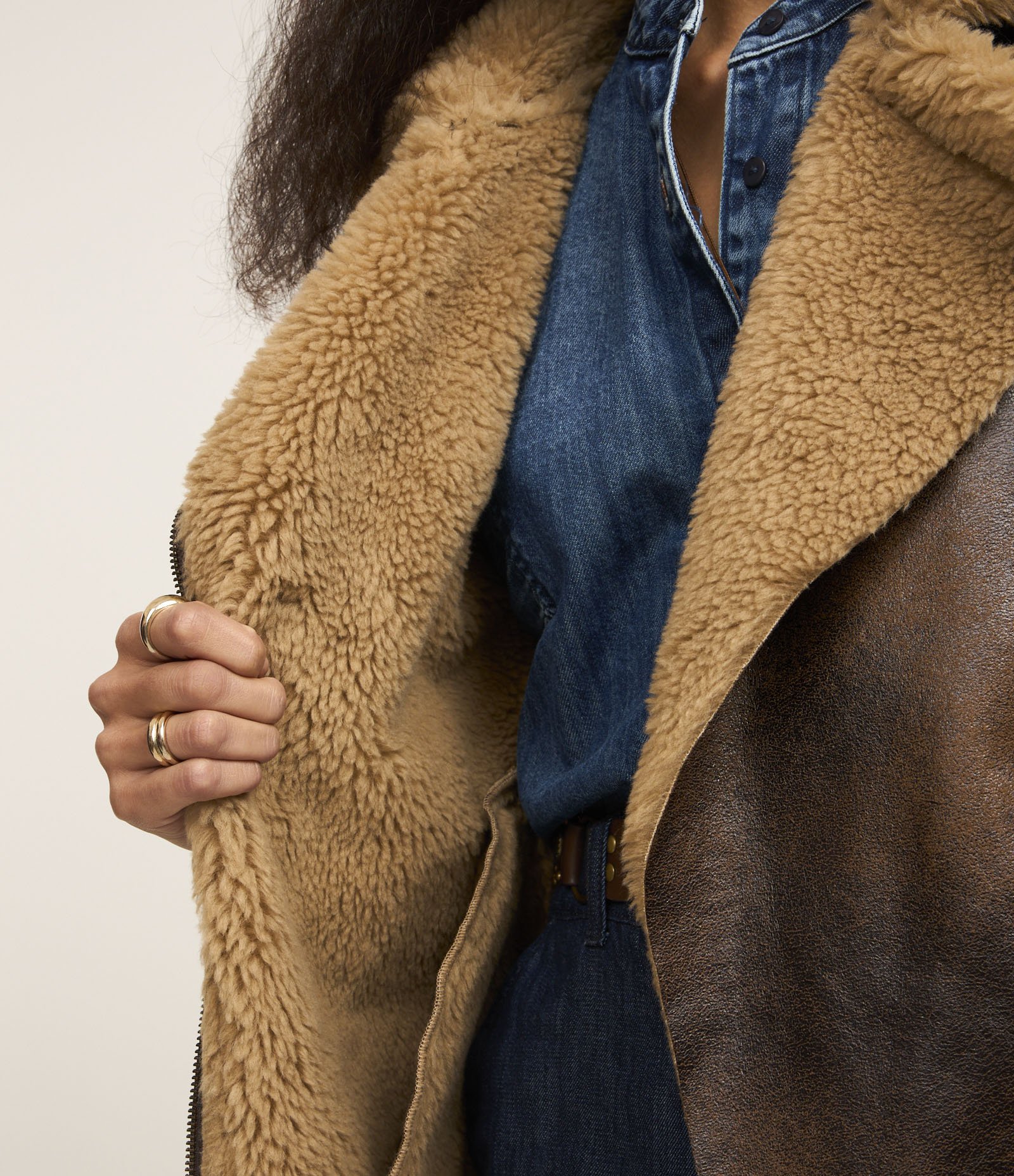 Jaqueta Alongada em PU com Pelo no Forro e Gola Marrom 4