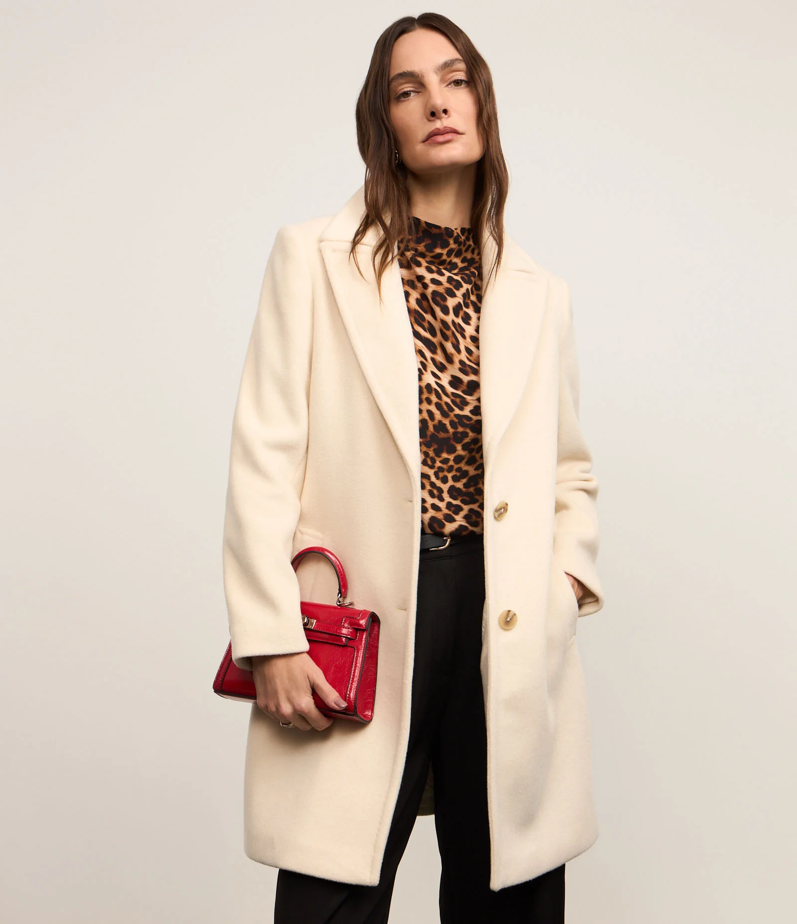 Casaco Alongado Decote com Lapela e Abotoamento Duplo Bege Claro 1