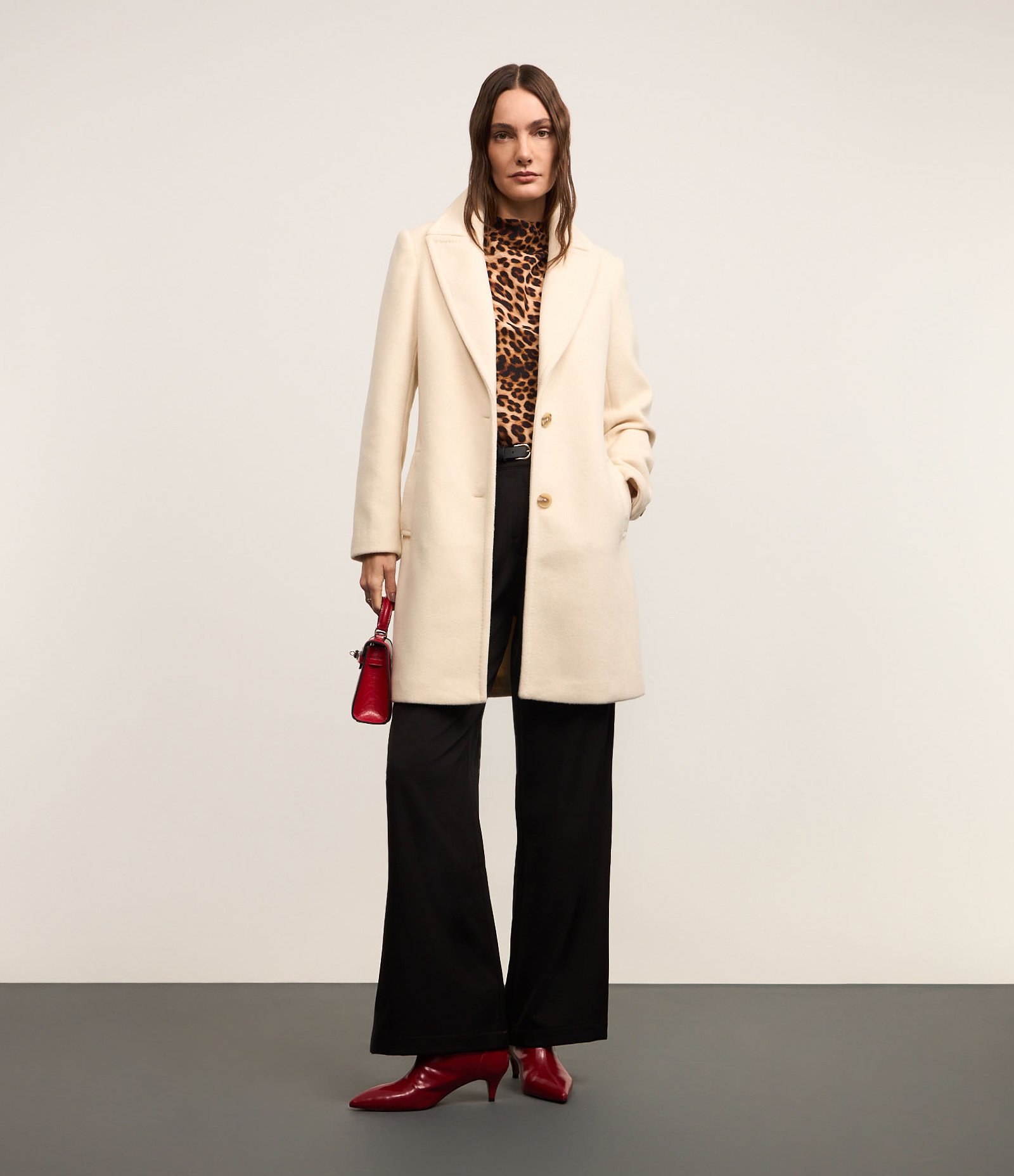 Casaco Alongado Decote com Lapela e Abotoamento Duplo Bege Claro 2