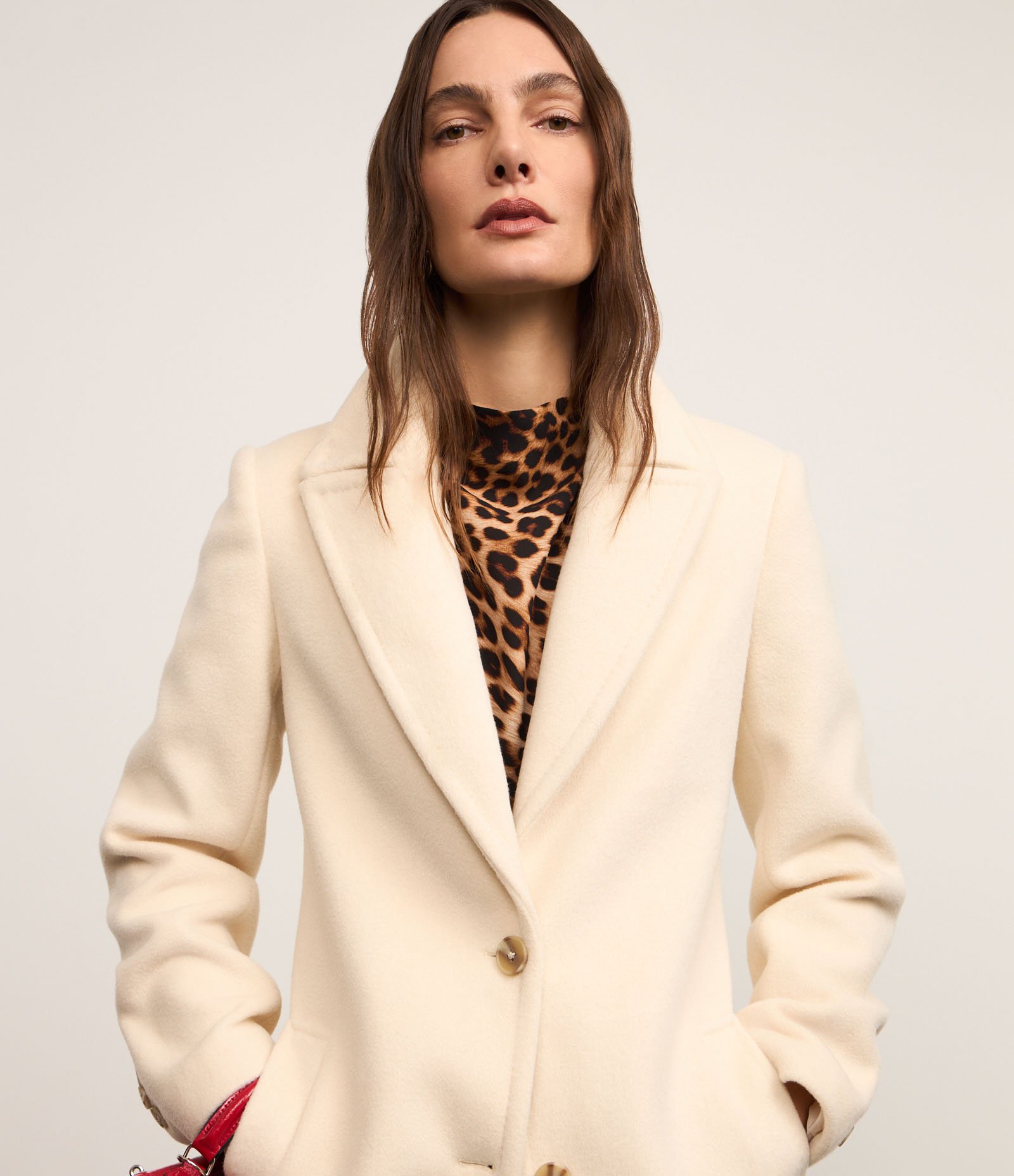 Casaco Alongado Decote com Lapela e Abotoamento Duplo Bege Claro 6