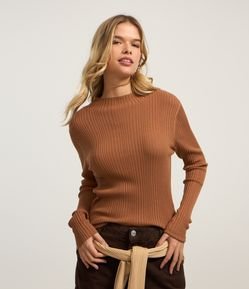 Blusa em Tricô com Golinha Alta