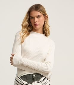 Blusa em Tricô com Golinha Alta