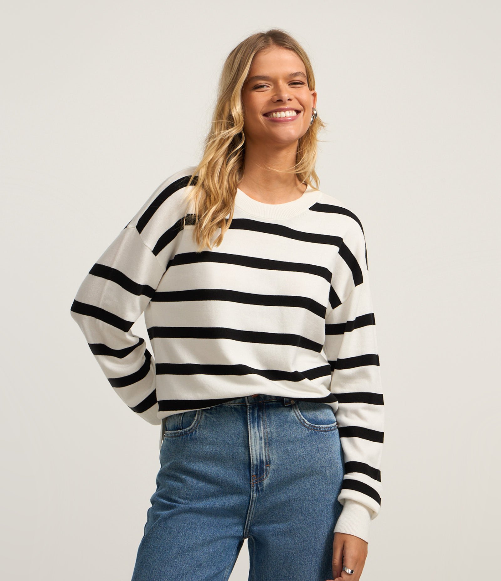 Suéter Boxy Básico em Tricô com Listras Branco/Preto 3