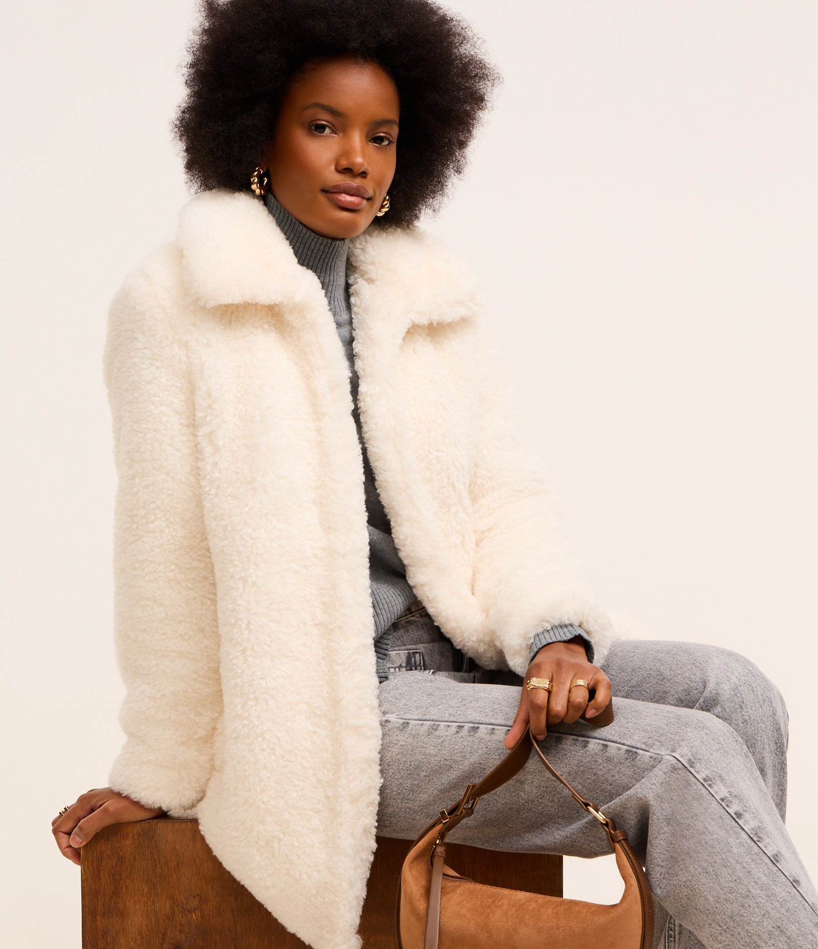 Casaco Alongado com Pelos e Lapela na Gola Off White 7