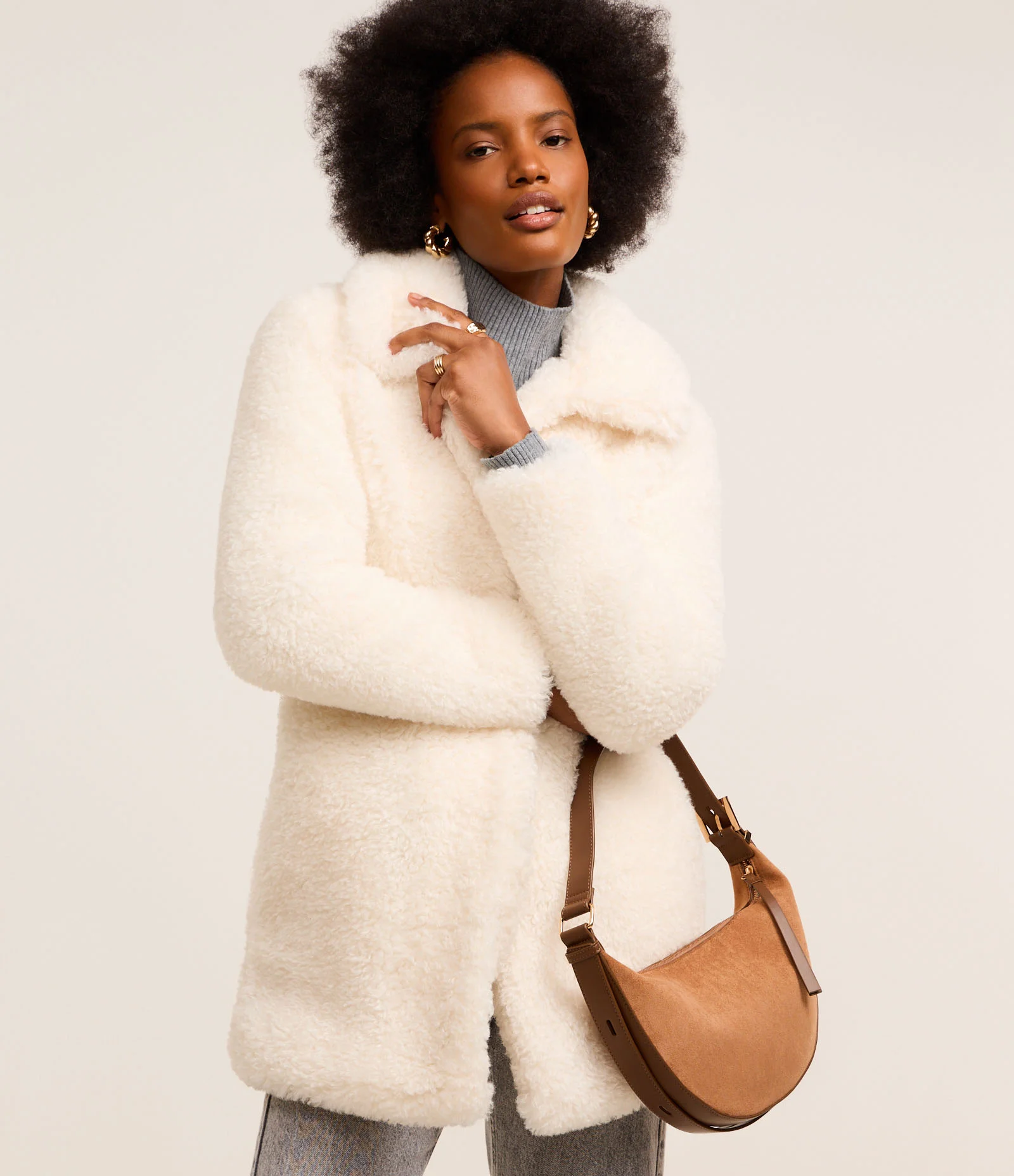 Casaco Alongado com Pelos e Lapela na Gola Off White 1