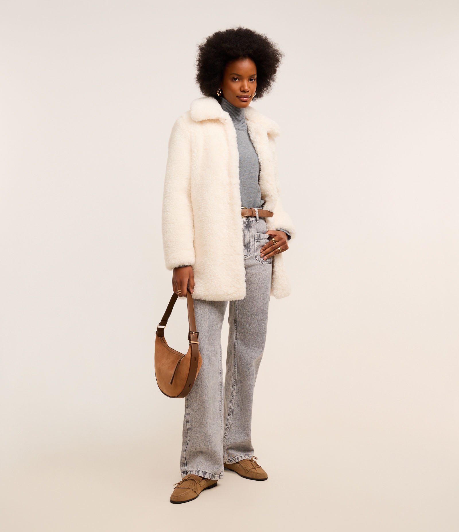 Casaco Alongado com Pelos e Lapela na Gola Off White 2