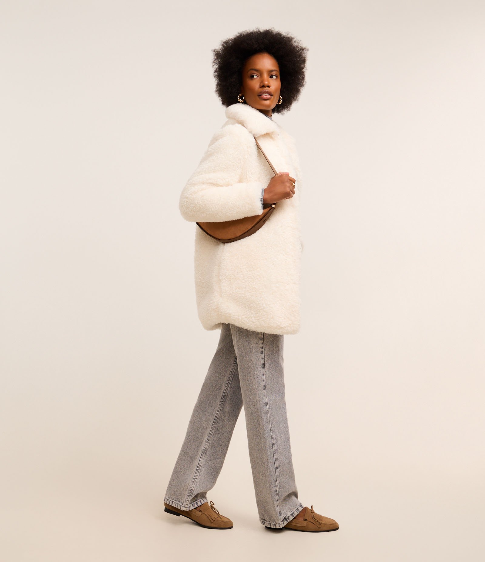 Casaco Alongado com Pelos e Lapela na Gola Off White 4