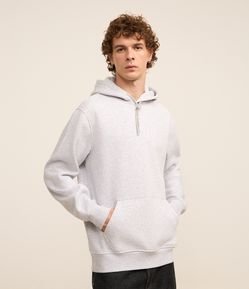 Blusão Fechado Comfort em Moletom com Capuz