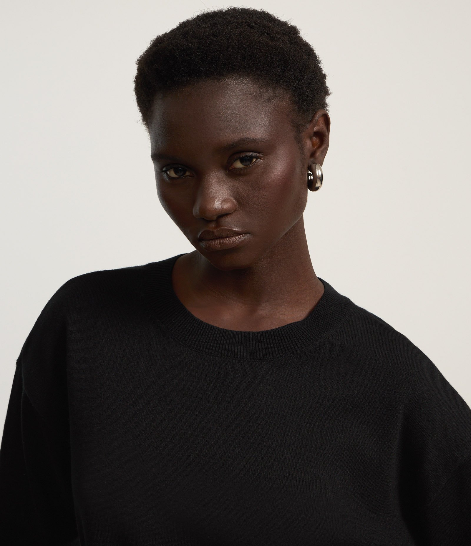 Suéter Boxy em Tricô com Gola Redonda Preto 3