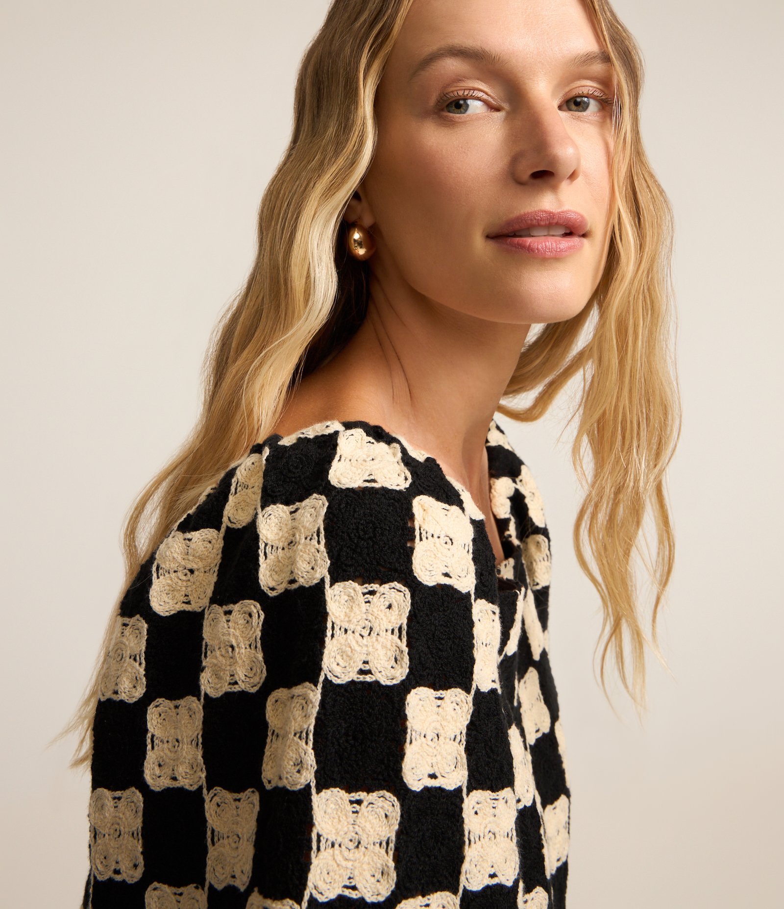 Blusa em Algodão com Efeito Crochê Xadrez Preto/Branco 3