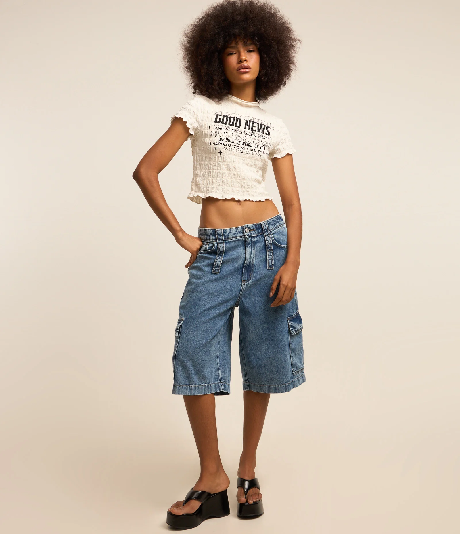 Blusa Cropped Texturizada com Estampa Good News Branco 2