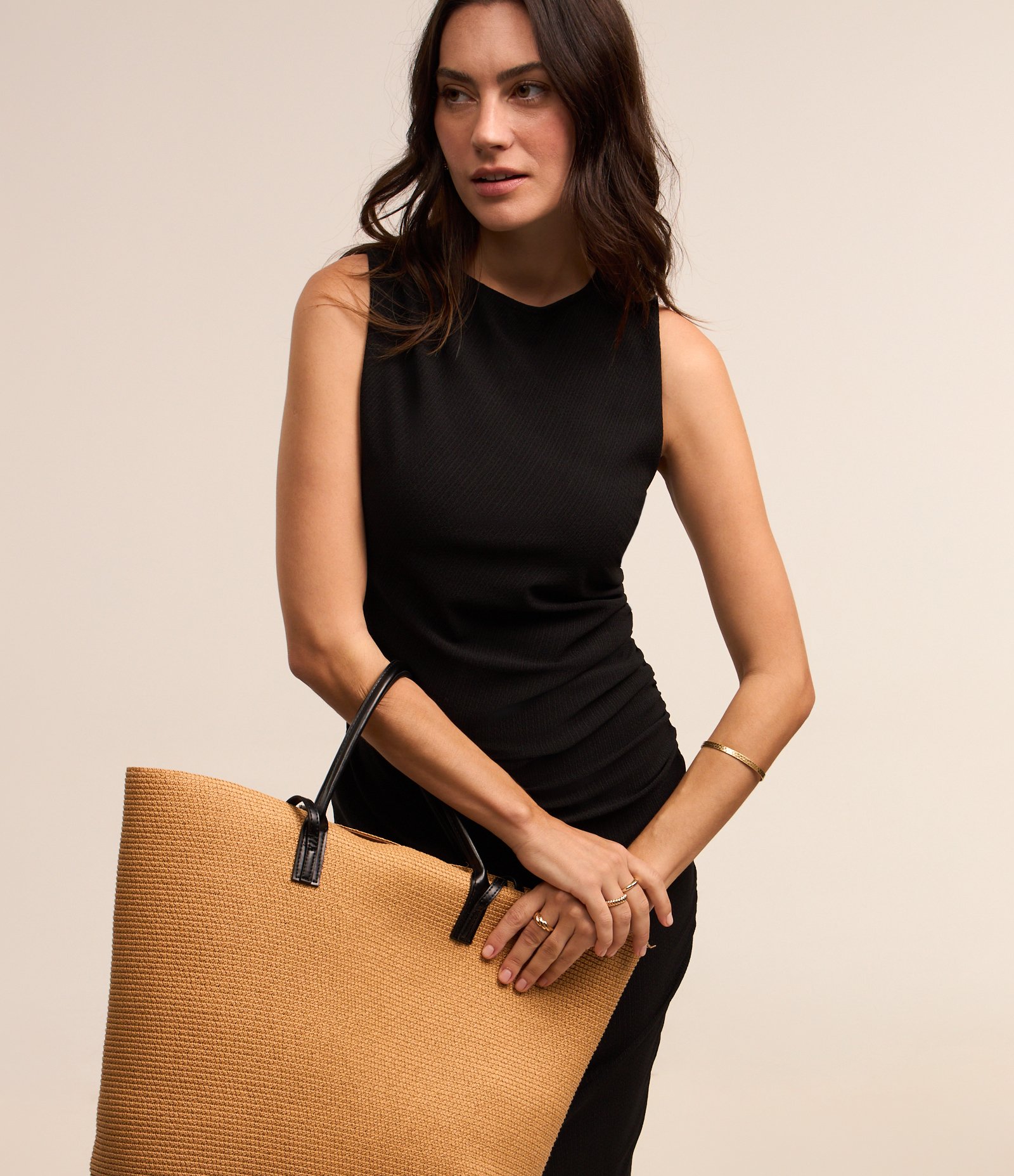 Vestido Midi sem Manga com Detalhe Drapeado Lateral Preto 4