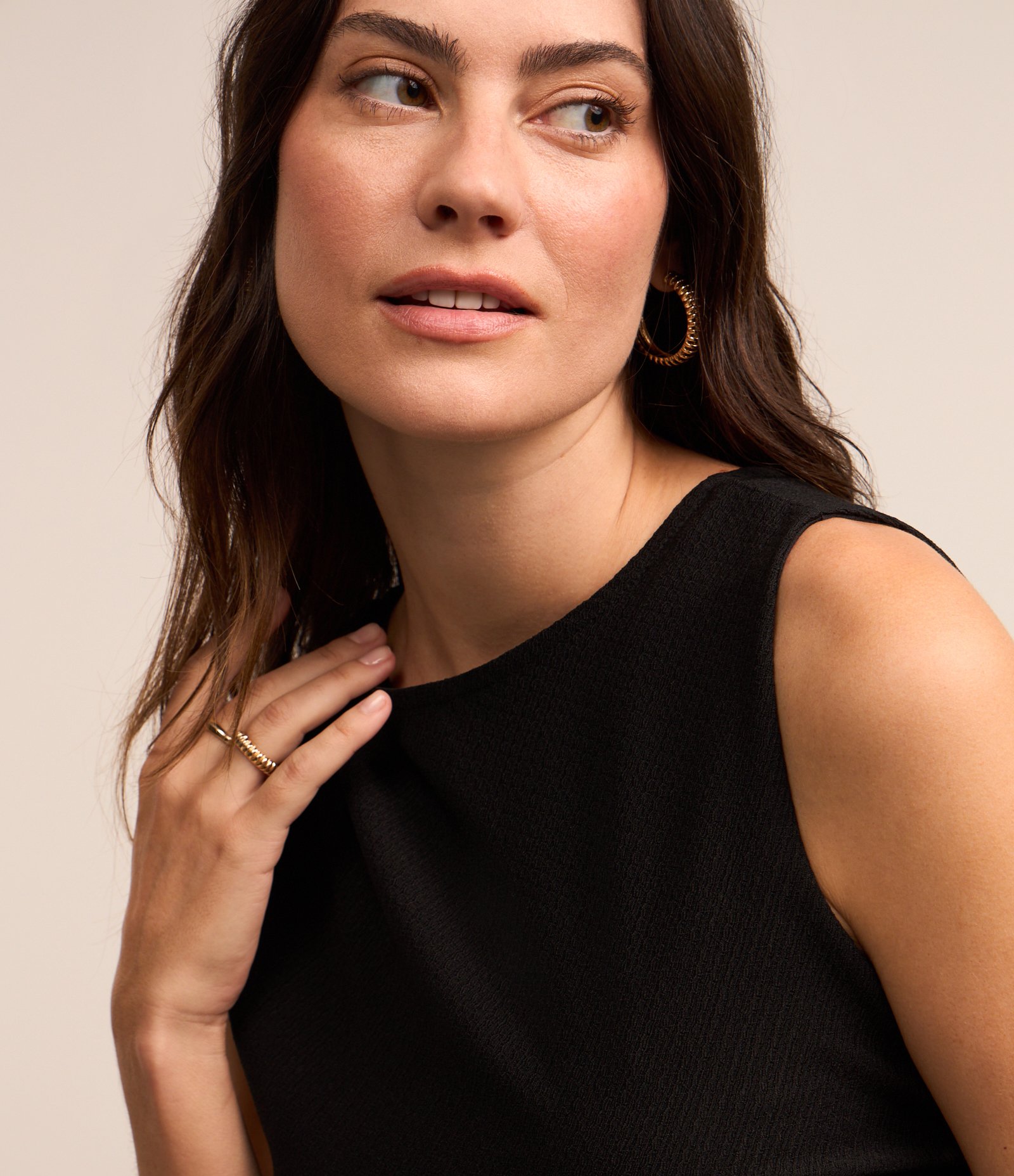 Vestido Midi sem Manga com Detalhe Drapeado Lateral Preto 5