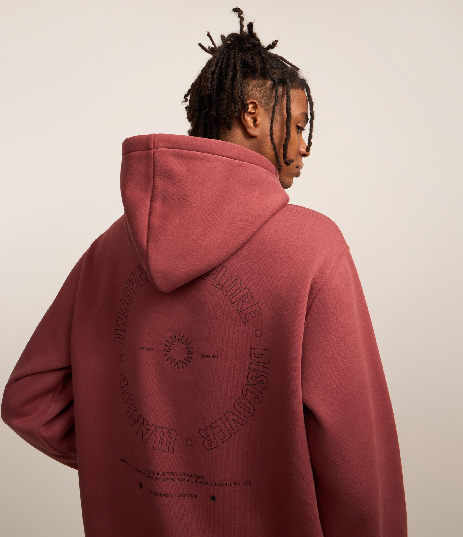 Blusão Comfort em Moletom com Estampa Lettering Circular Vermelho 1