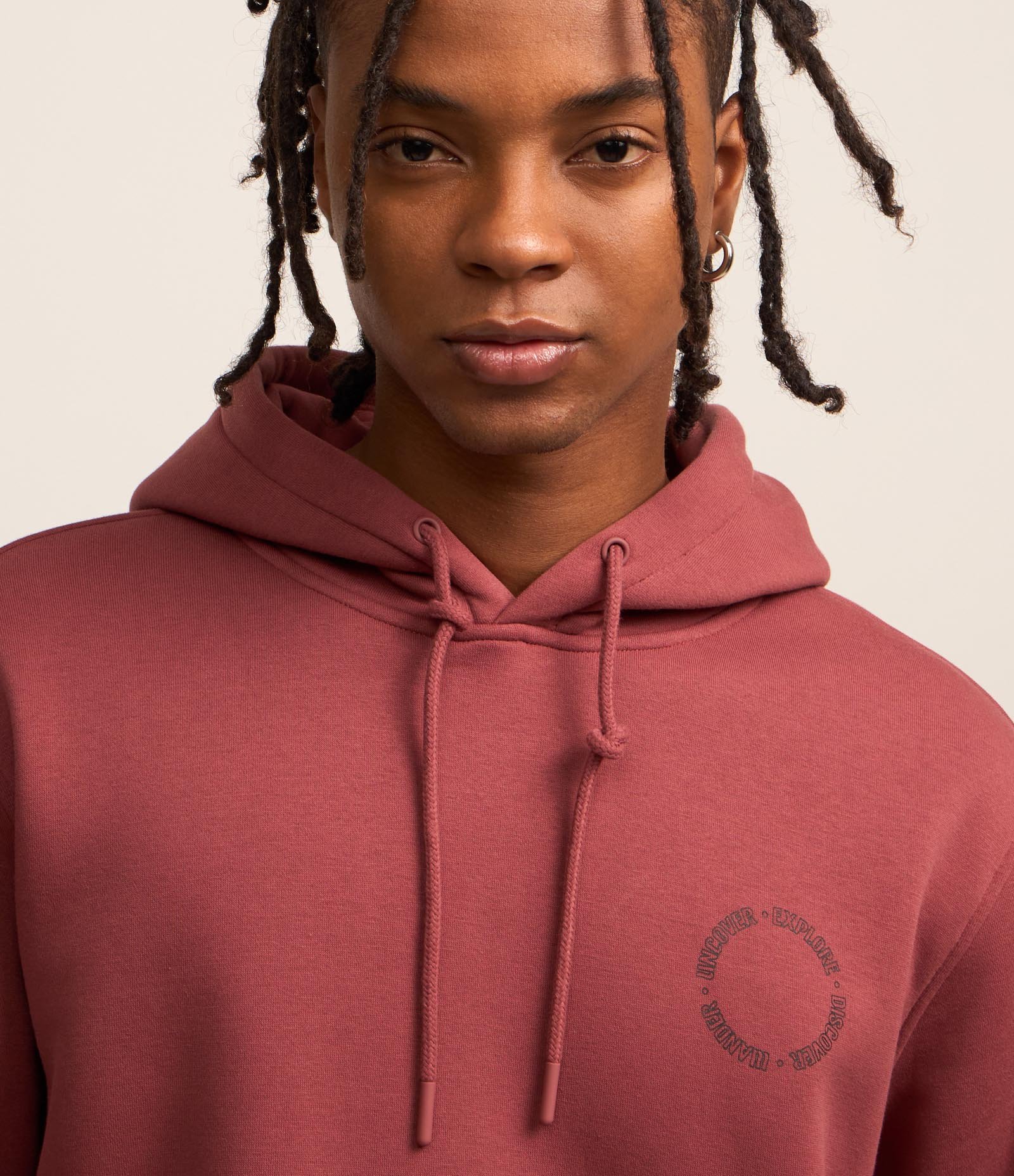 Blusão Comfort em Moletom com Estampa Lettering Circular Vermelho 3