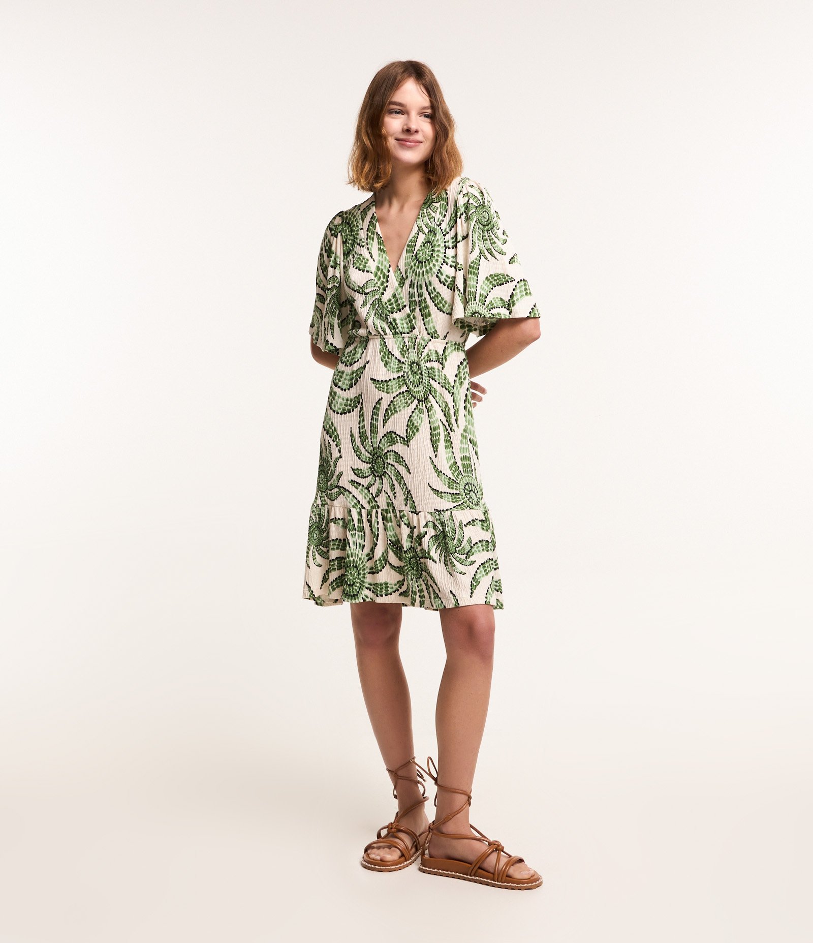 Vestido Curto em Viscose Texturizado com Estampa Floral Branco/Verde 2
