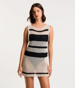 Saída de Praia Vestido Curto em Crochê com Estampa de Listras