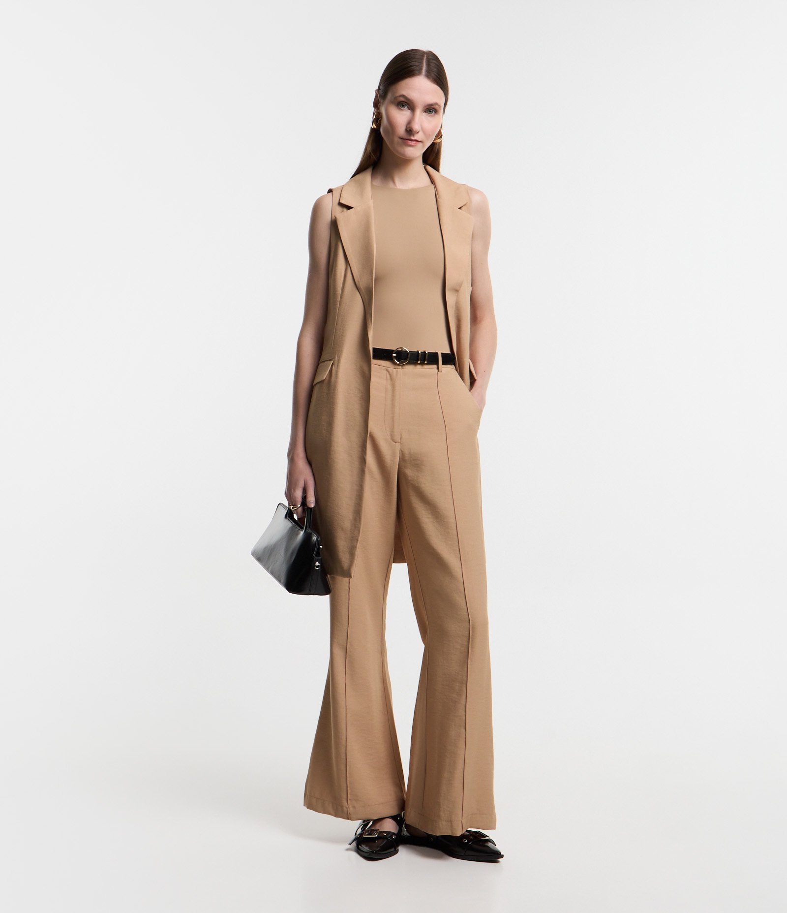 Calça Reta Alfaiatada com Pregas Bege 2