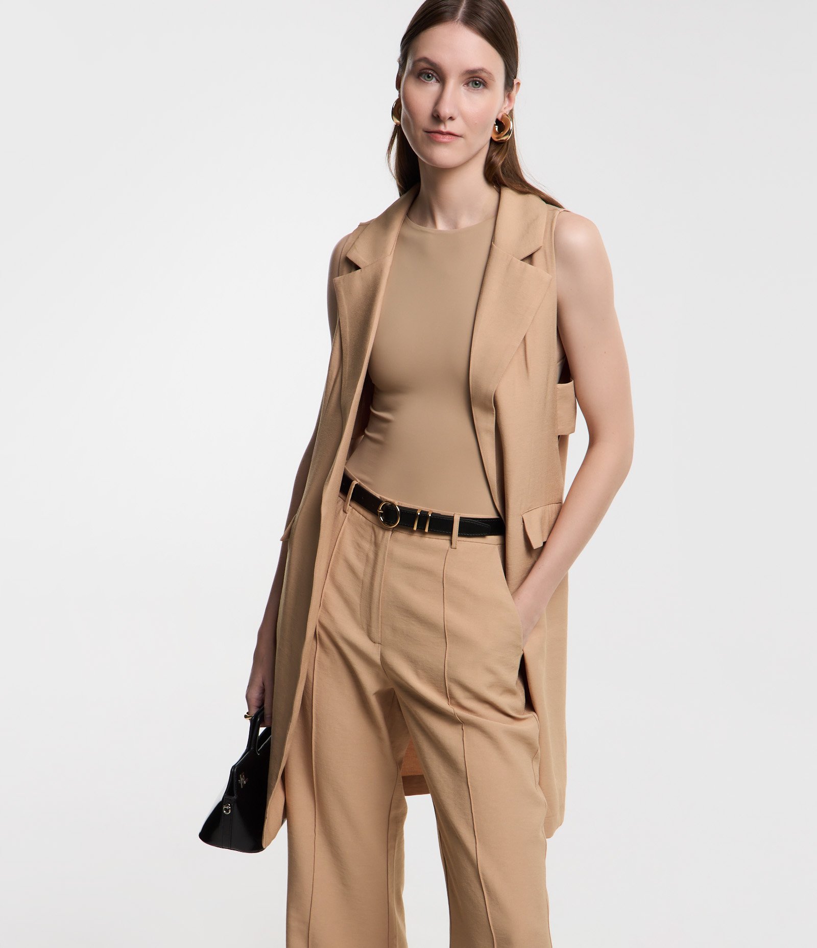 Calça Reta Alfaiatada com Pregas Bege 3