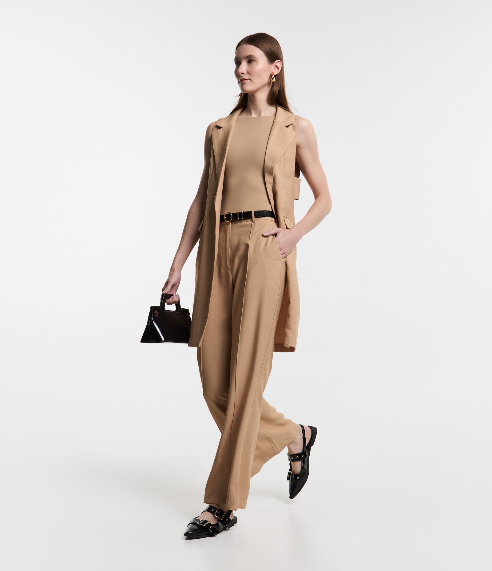 Calça Reta Alfaiatada com Pregas Bege 5