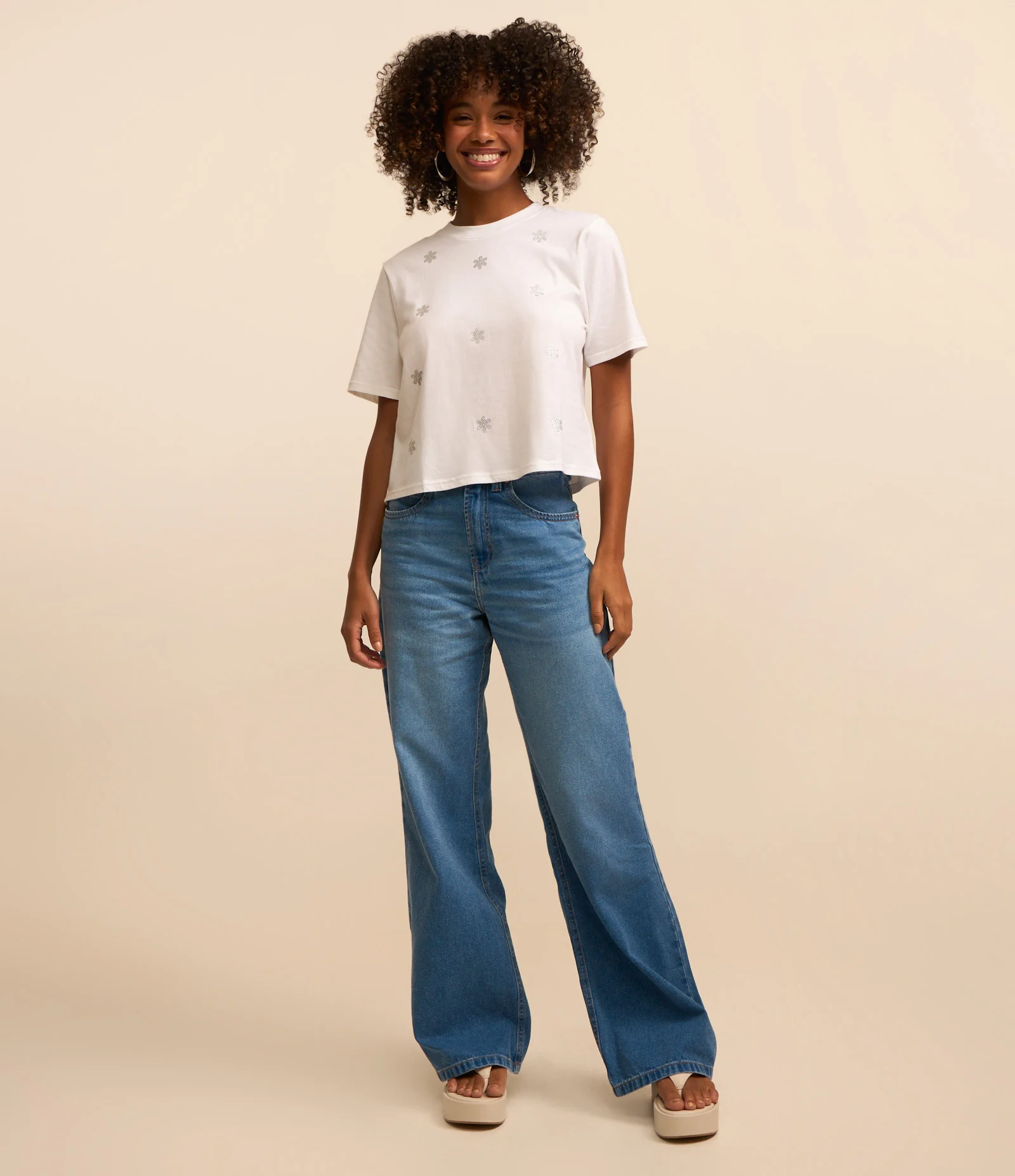 Blusa em Algodão com Flor em Brilhos Aplicados Branco 2