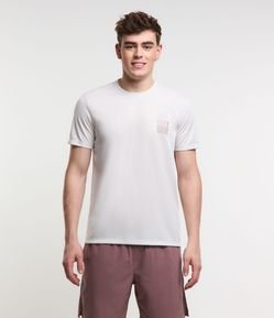 Camiseta Esportiva em Tecnologia Dry com Estampa Geométrica