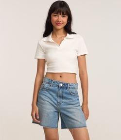 Bermuda em Jeans Marmorizado com Barra Cortada