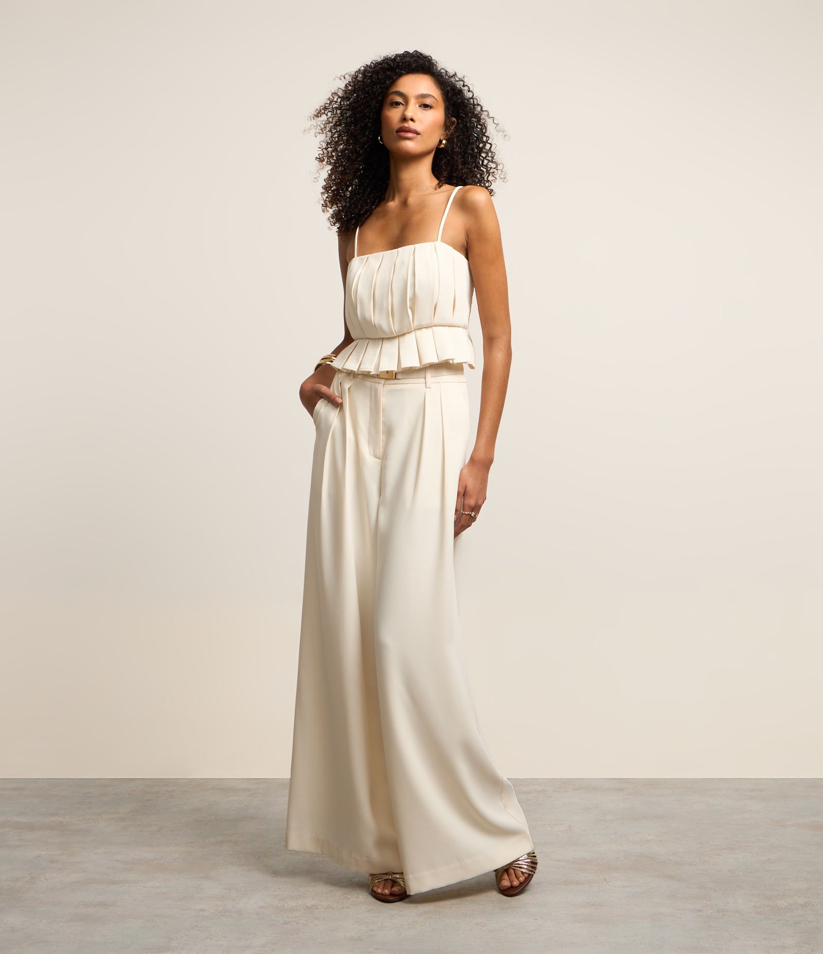 Calça Wide Leg em Crepe com Cinto e Bolsos Branco 1