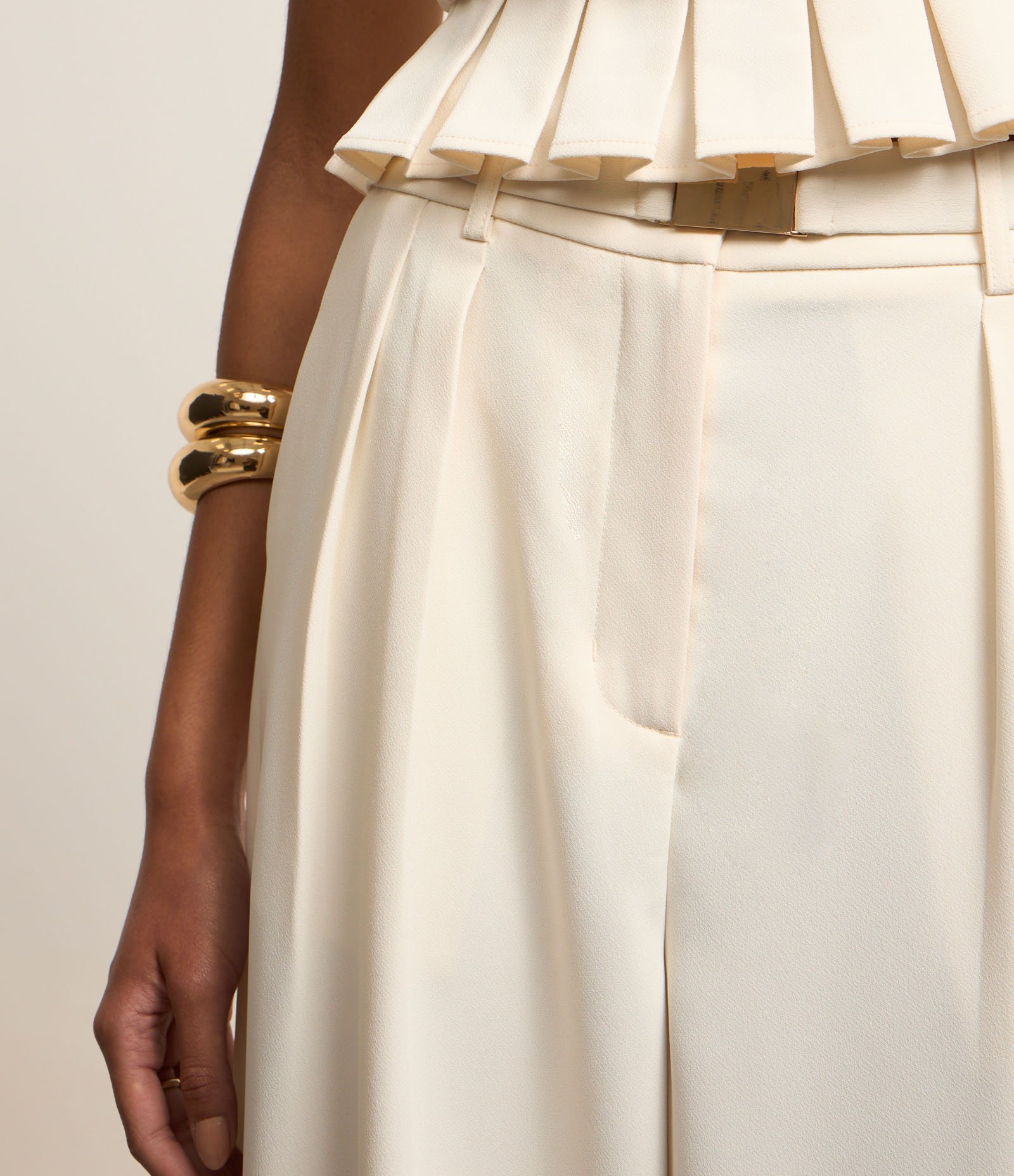 Calça Wide Leg em Crepe com Cinto e Bolsos Branco 4