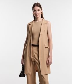 Colete Alongado e Alfaiatado em Viscose com Bolsos Lapela