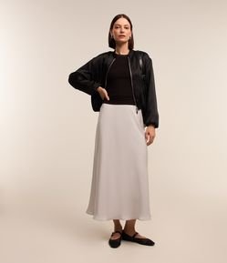 Saia Midi Evasê em Tecido Acetinado