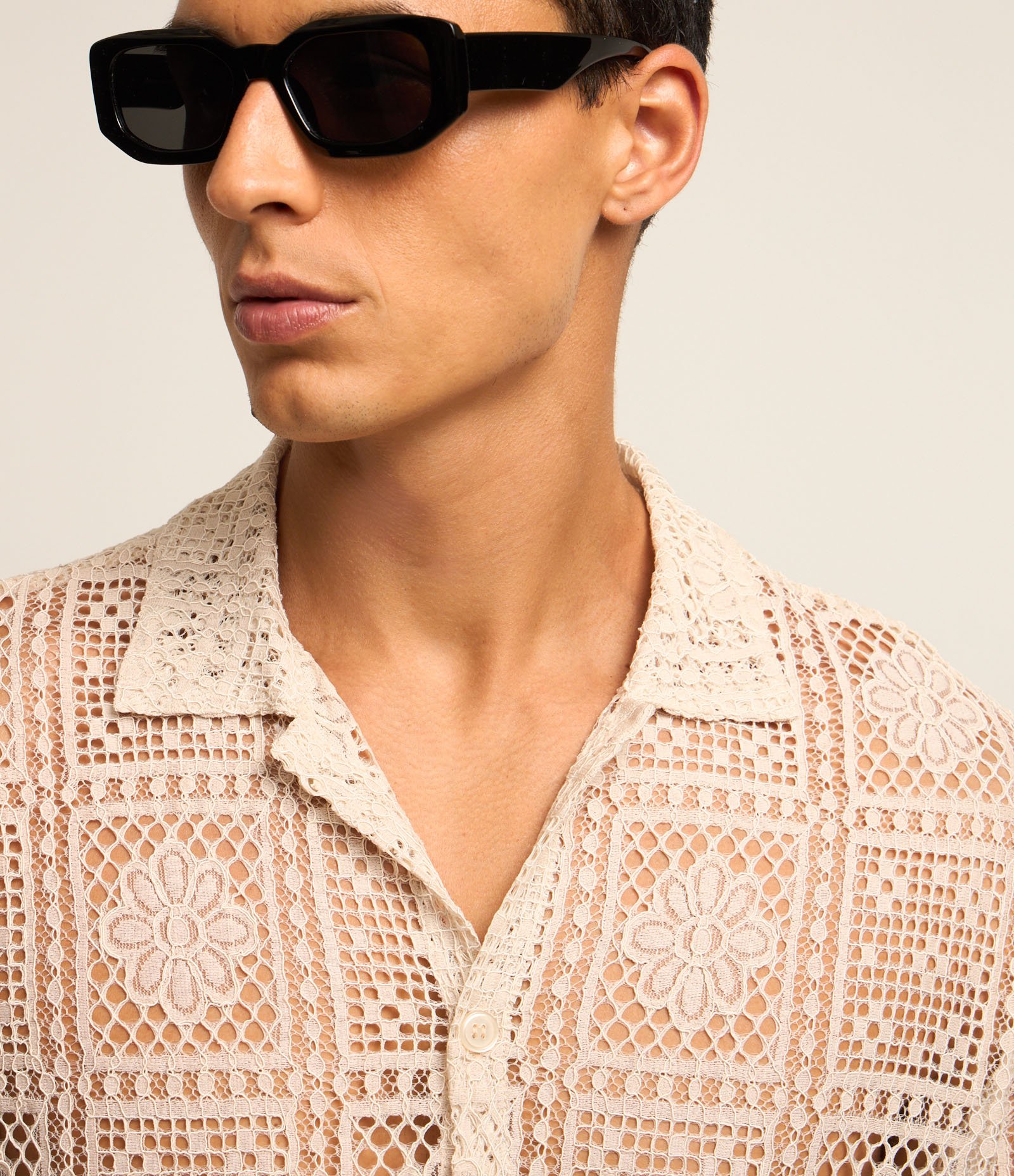 Camisa Regular com Textura de Renda Bege 3