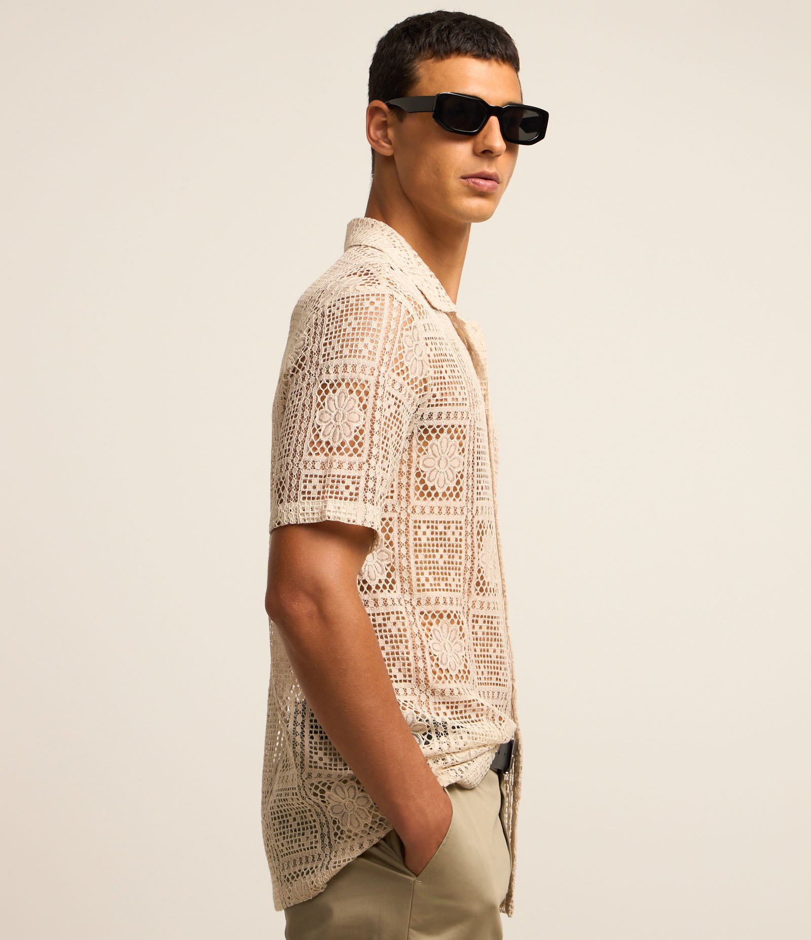 Camisa Regular com Textura de Renda Bege 4
