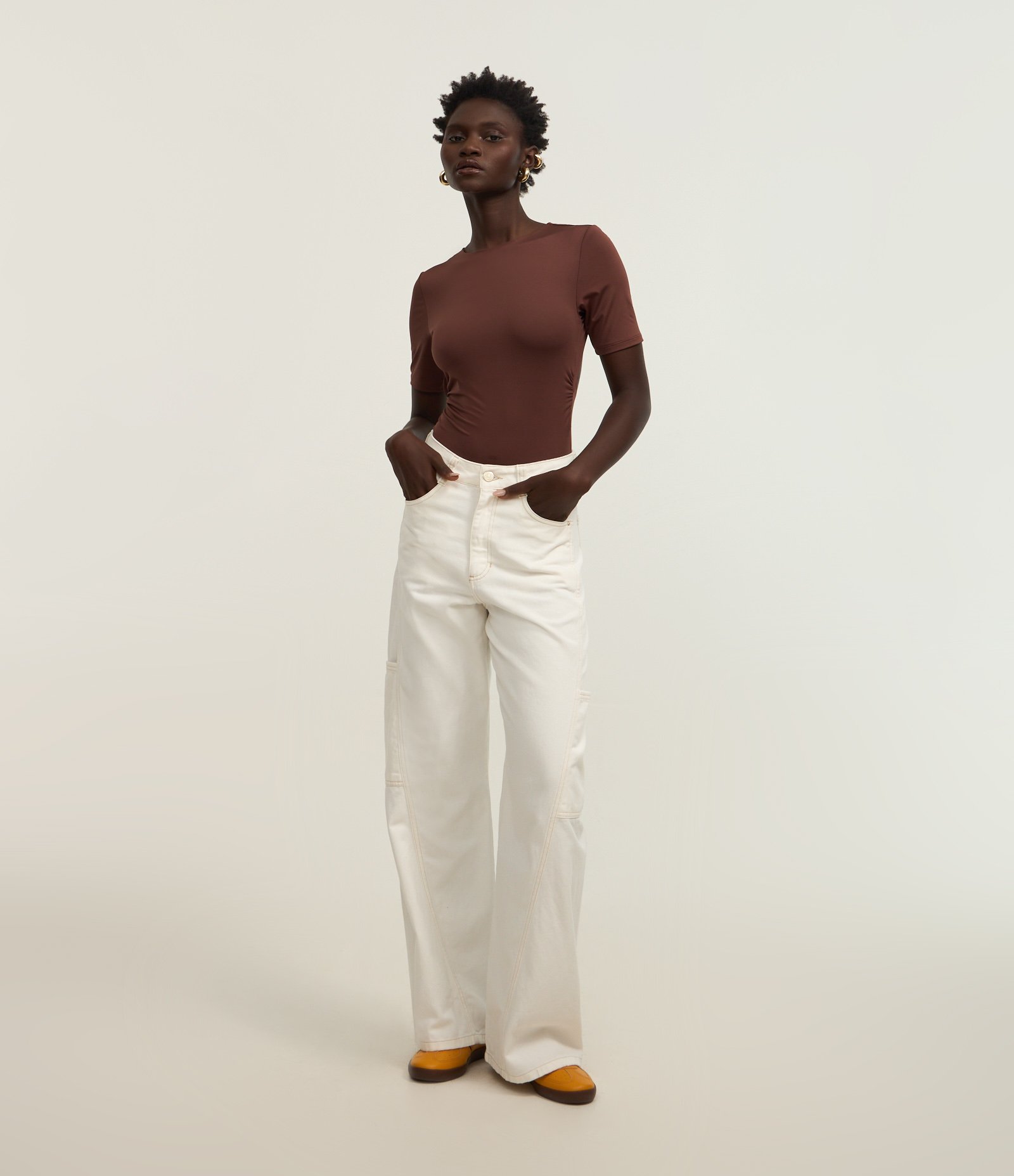 Calça Wide Leg Cintura Alta em Sarja com Recorte Transversal Branco 1