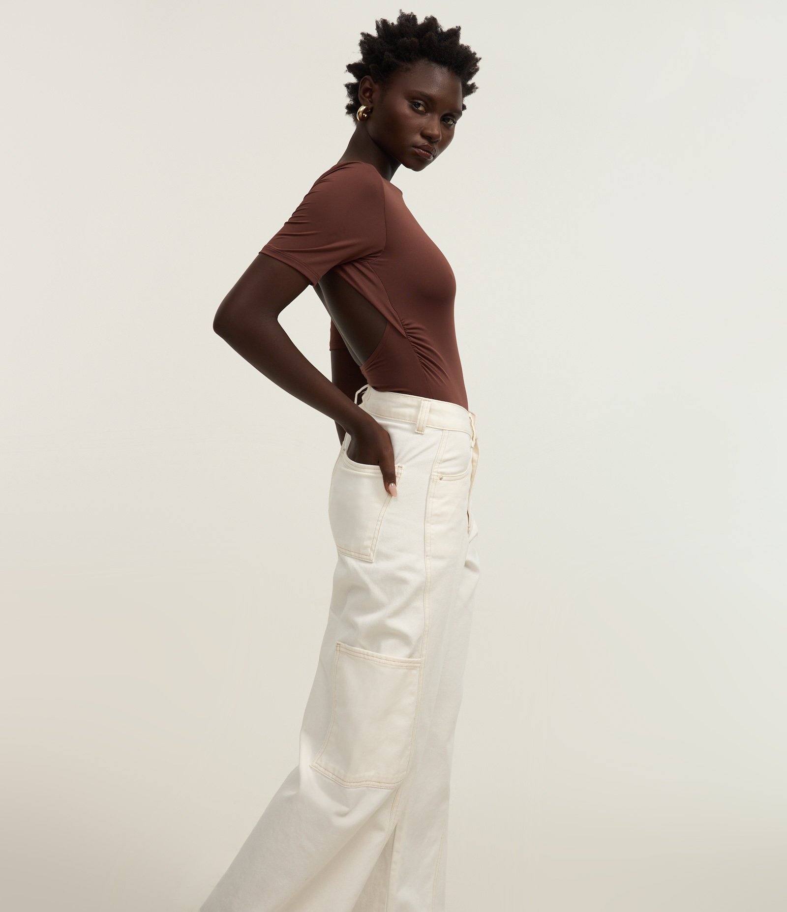 Calça Wide Leg Cintura Alta em Sarja com Recorte Transversal Branco 2