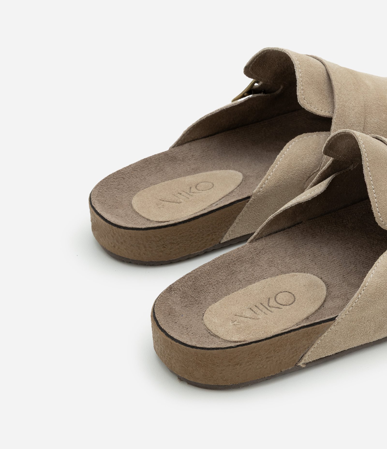 Chinelo Mule em Camurça com Tira Larga e Fivela Bege 3