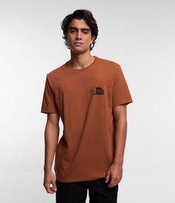 Camiseta Comfort em Algodão e Estampa Minimalista