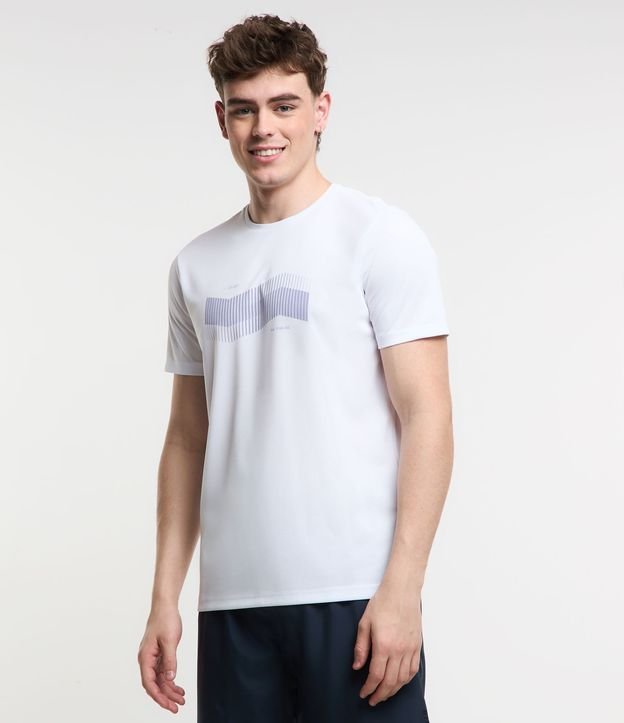 Camiseta Esportiva em Dry Fit com Estampa e Recorte