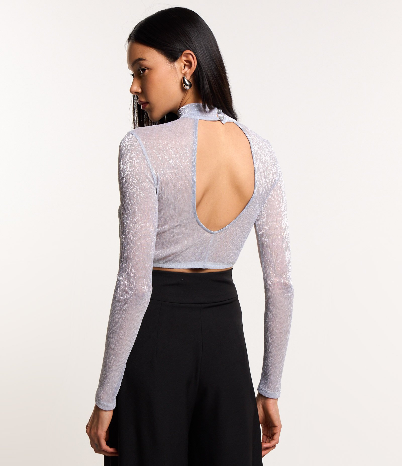 Blusa Cropped em Tule Metalizado com Golinha e Gota nas Costas Prata 3