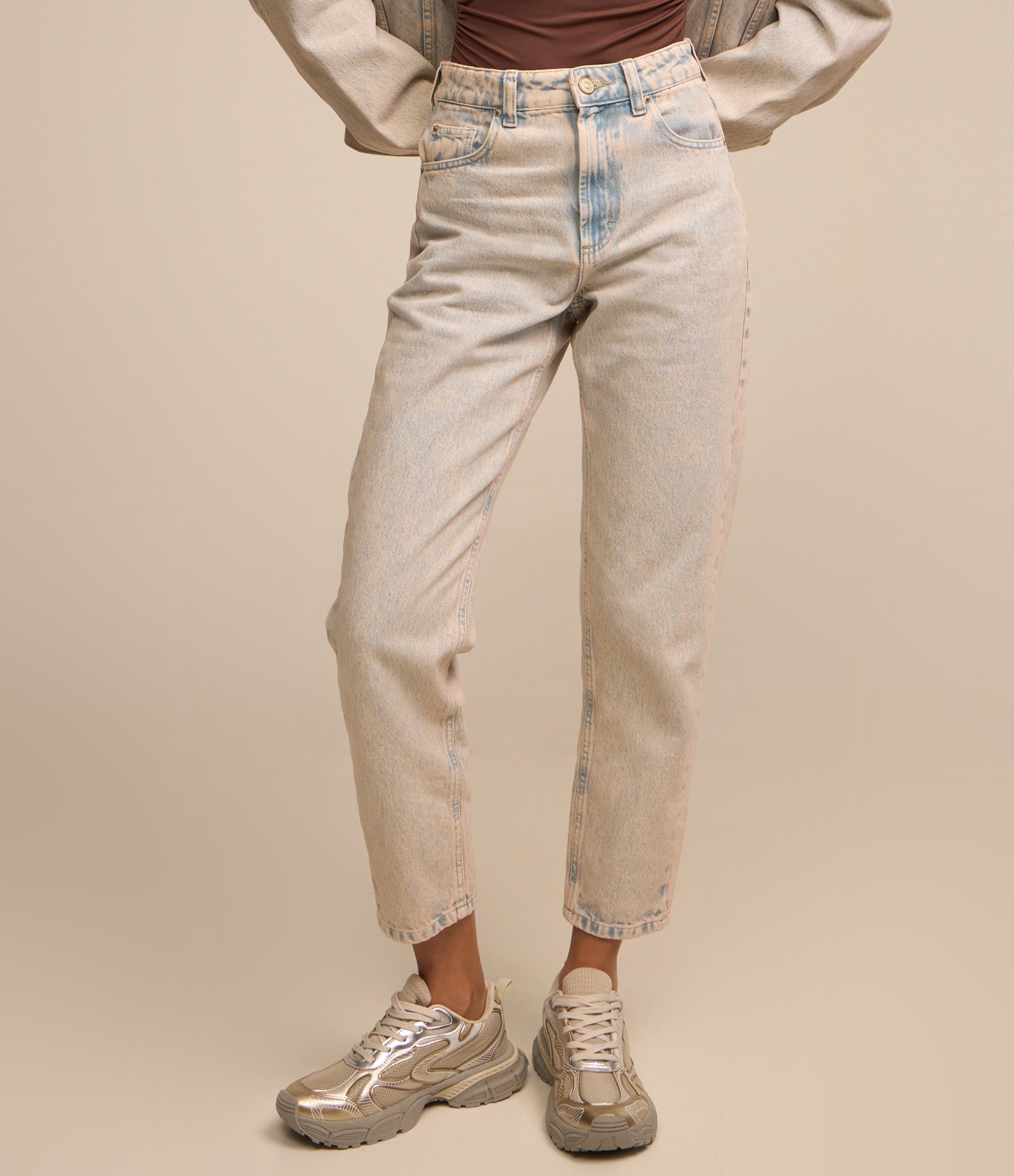 Calça Mom em Jeans com Dirty Washed Azul 3
