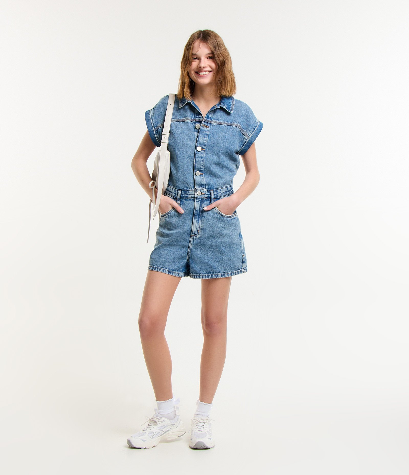 Macaquinho em Jeans com Manga Curta Dobrada Sem Cava Azul 1