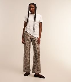 Calça Wide Leg em Sarja com Estampa de Serpente