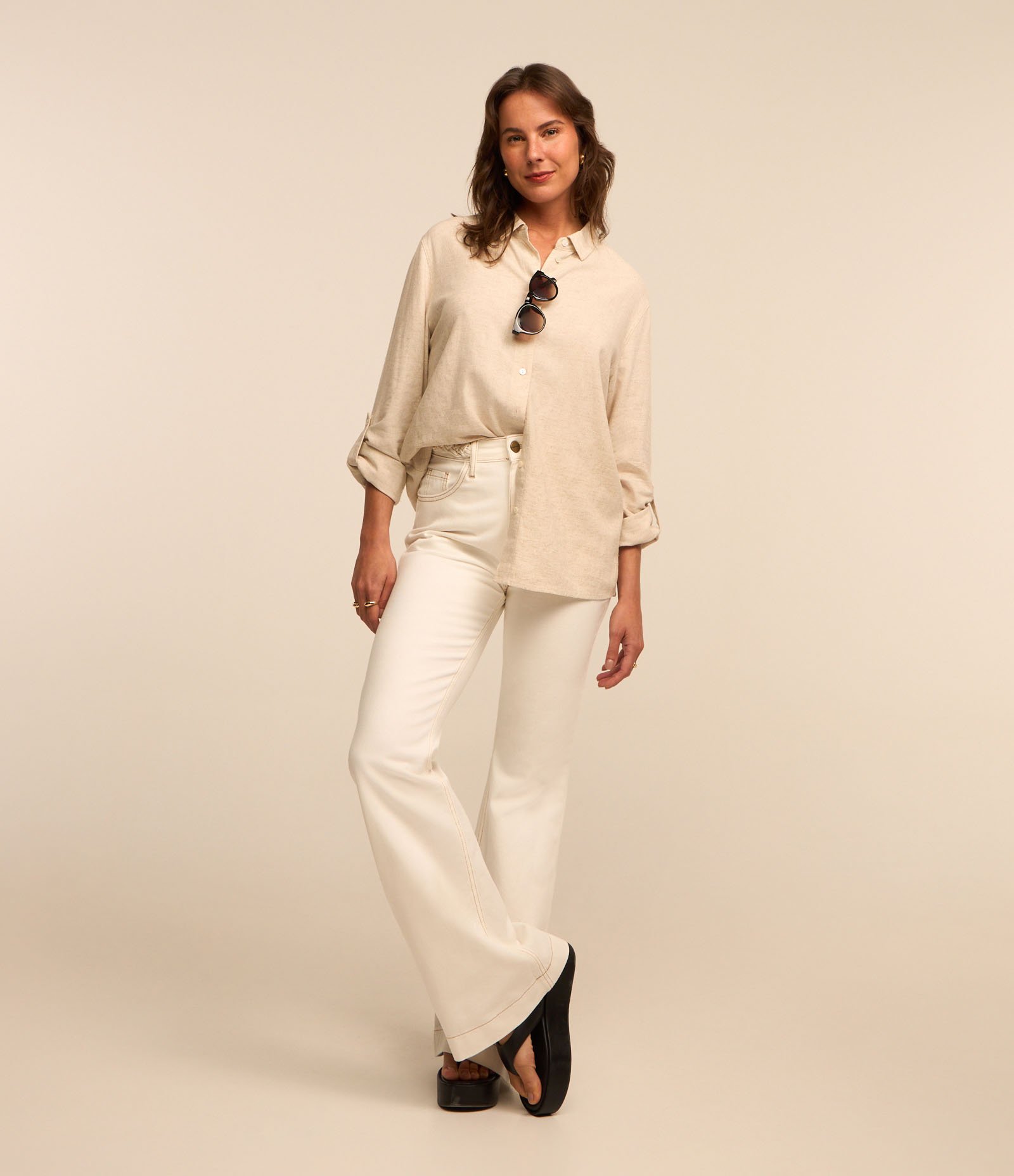 Calça Flare Cintura Alta em Sarja com Cós Trançado Off White 2