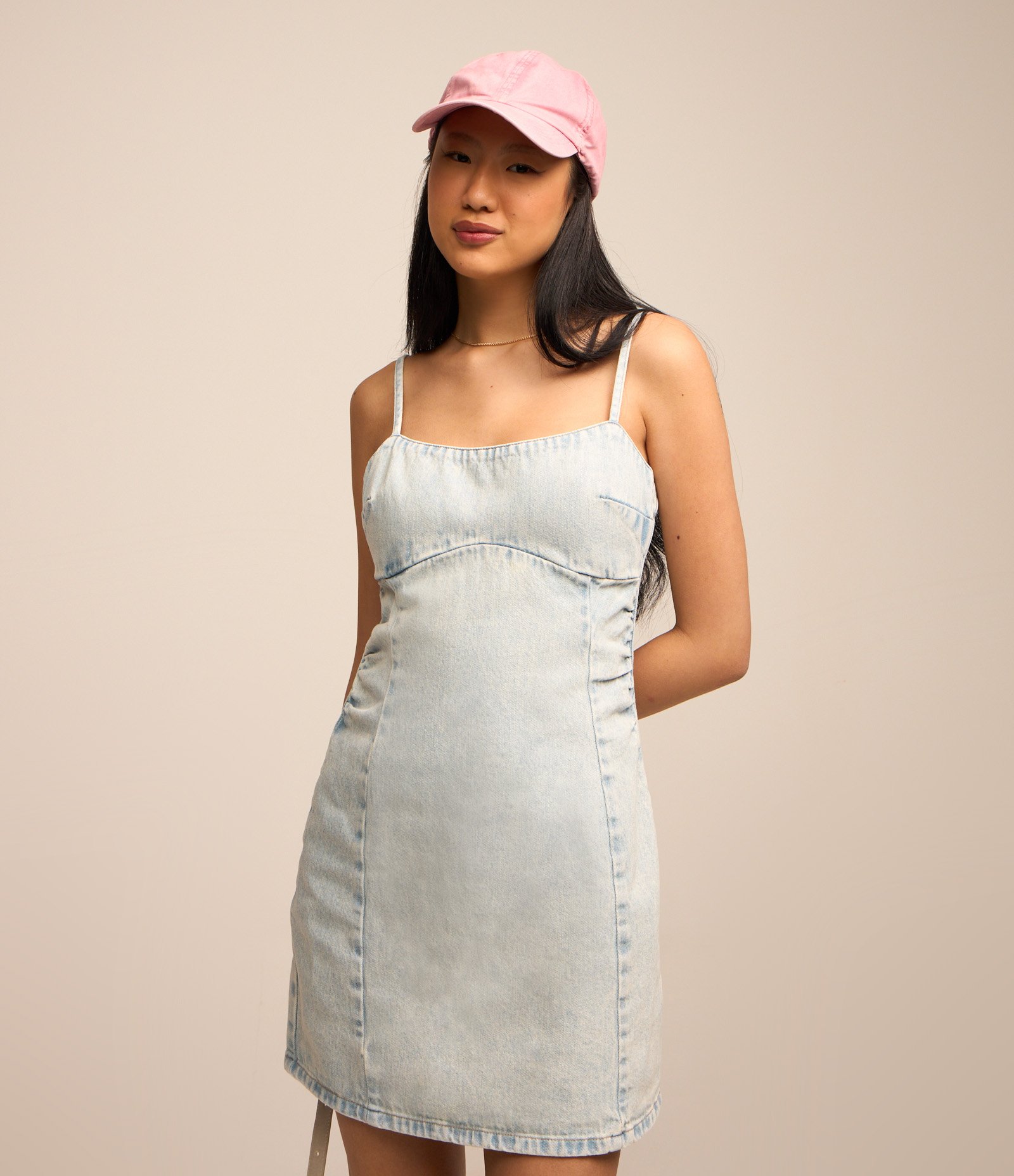 Vestido Curto de Alça em Jeans Delavê com Recortes Azul 1