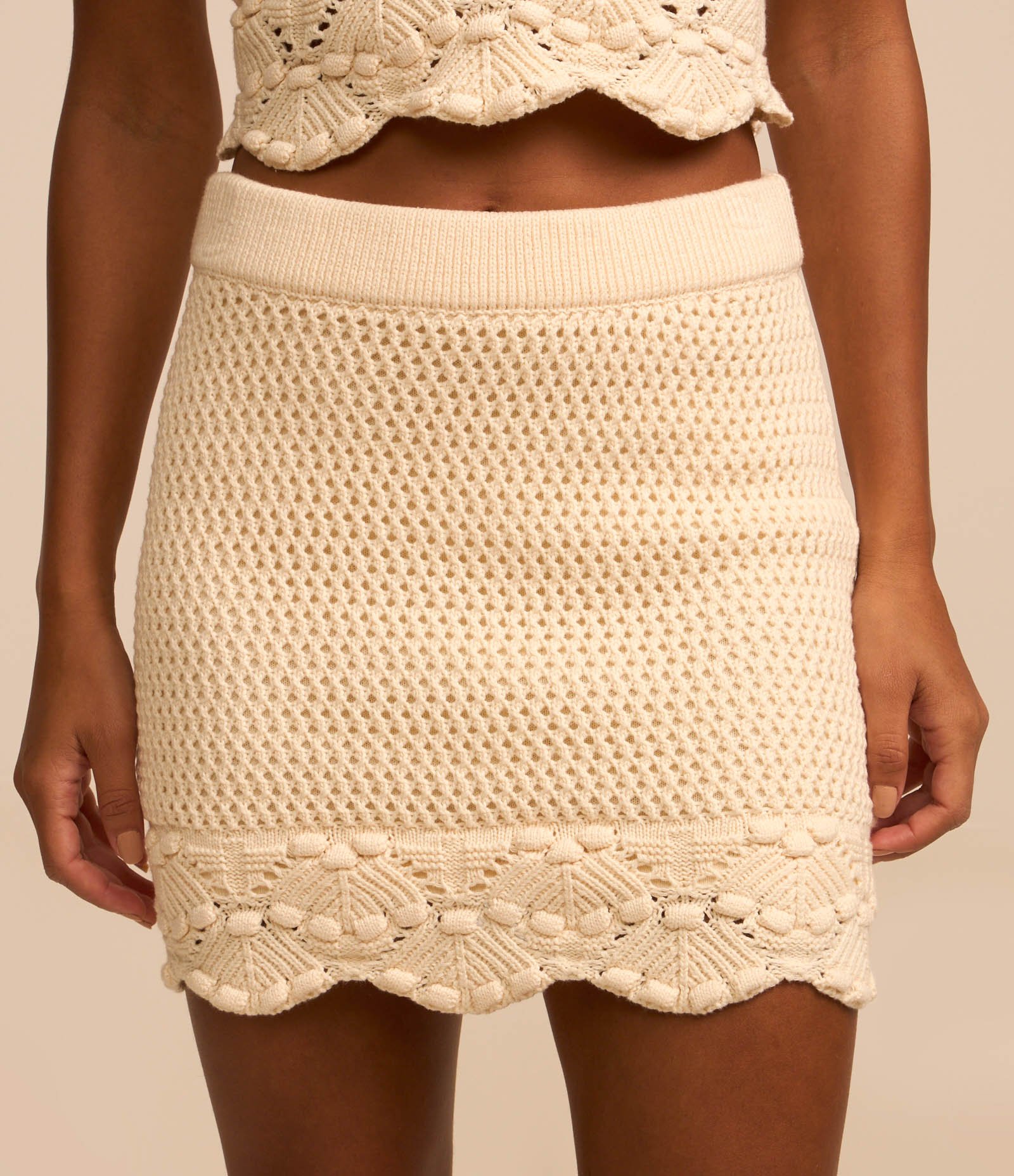 Saia Curta em Tricô com Detalhe na Barra Bege 3