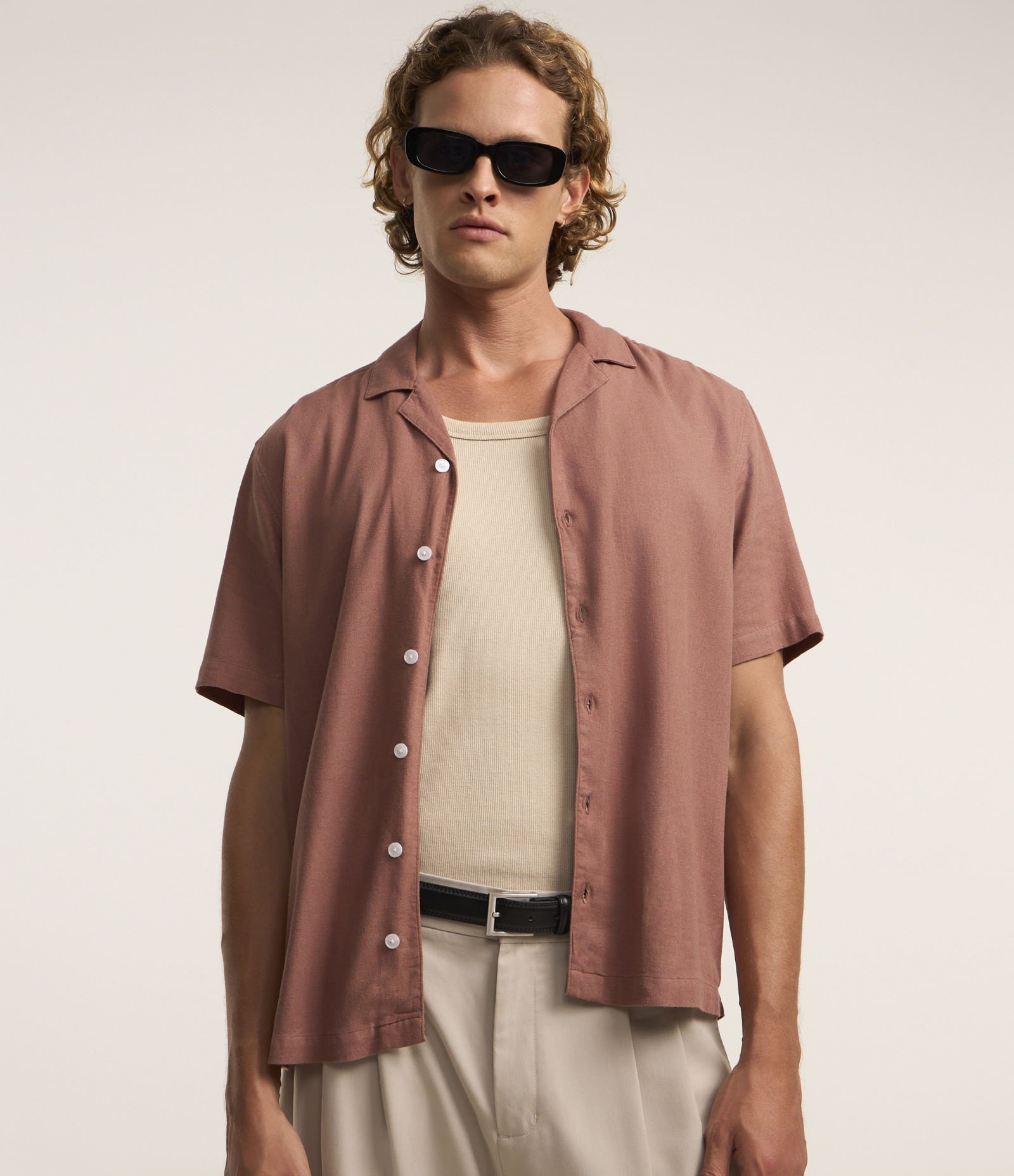 Camisa Boxy em Linho com Gola Bowling Marrom 1