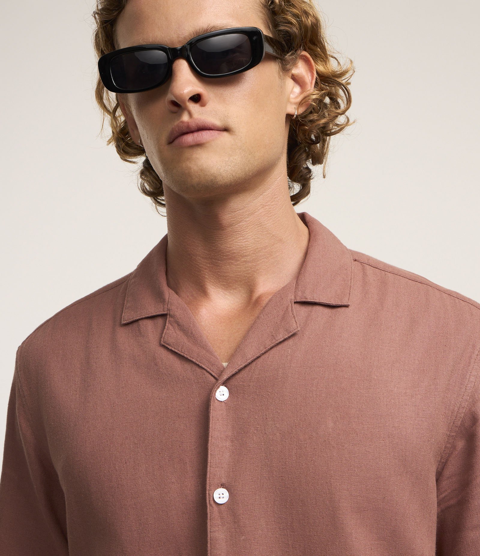 Camisa Boxy em Linho com Gola Bowling Marrom 4