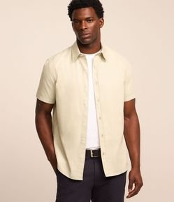 Camisa Comfort em Oxford com Gola Colarinho e Manga Curta
