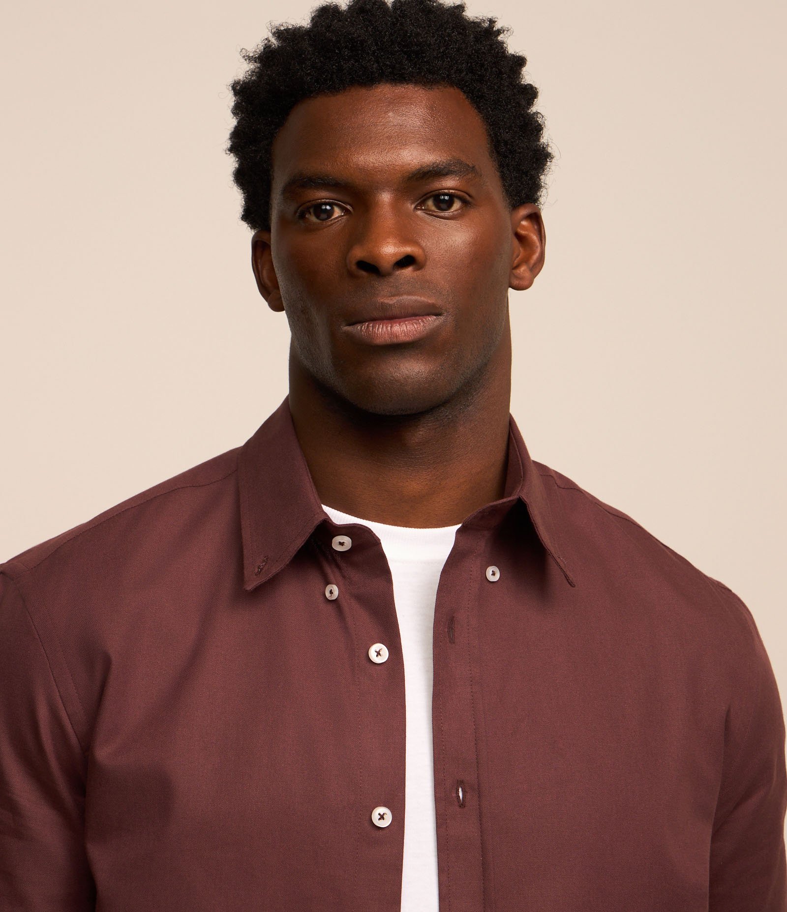 Camisa Comfort em Oxford com Gola Colarinho e Manga Curta Vermelho 3