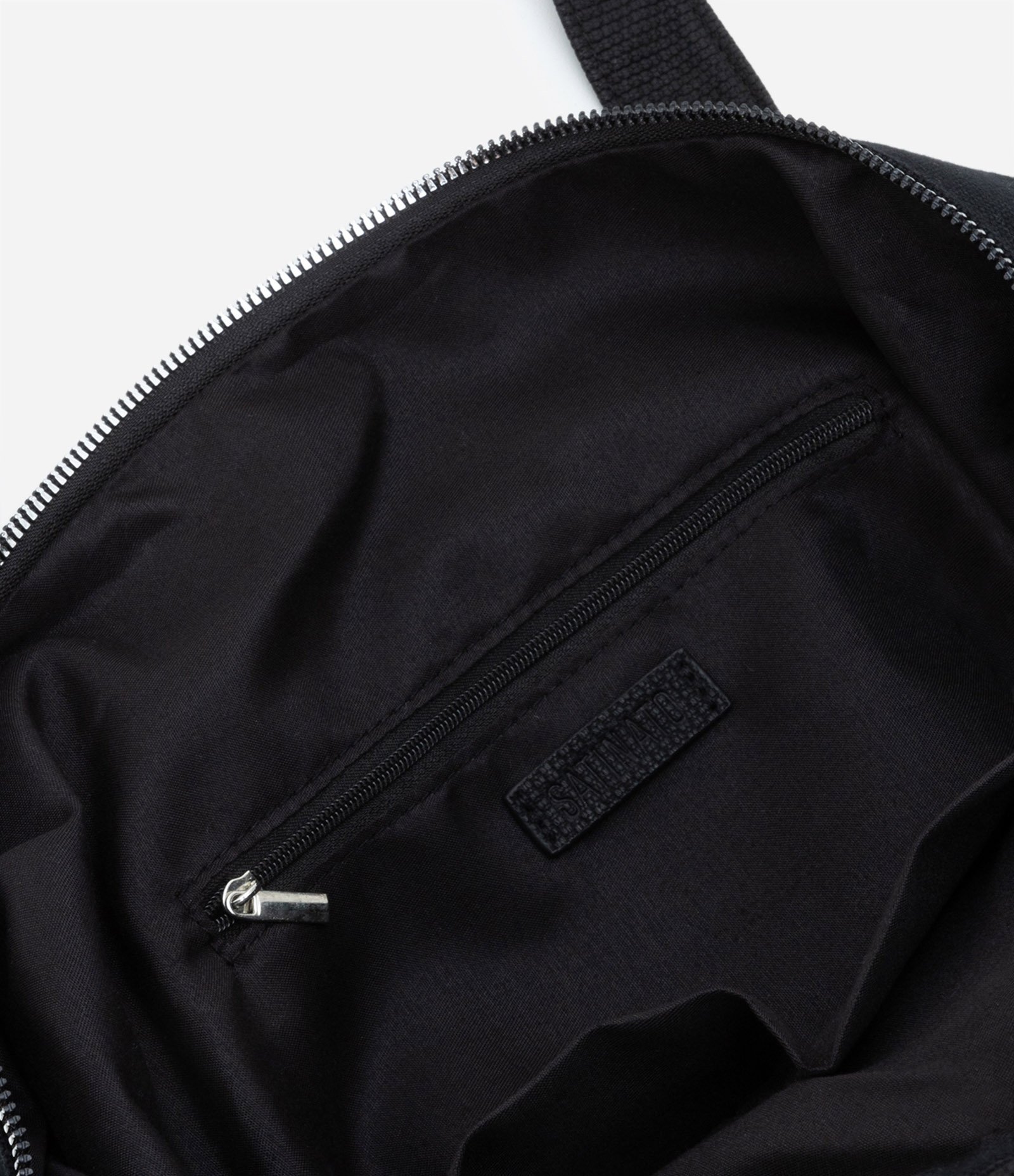 Bolsa Mala Grande com Zíper Contrastante e Alça Dupla Preto 5